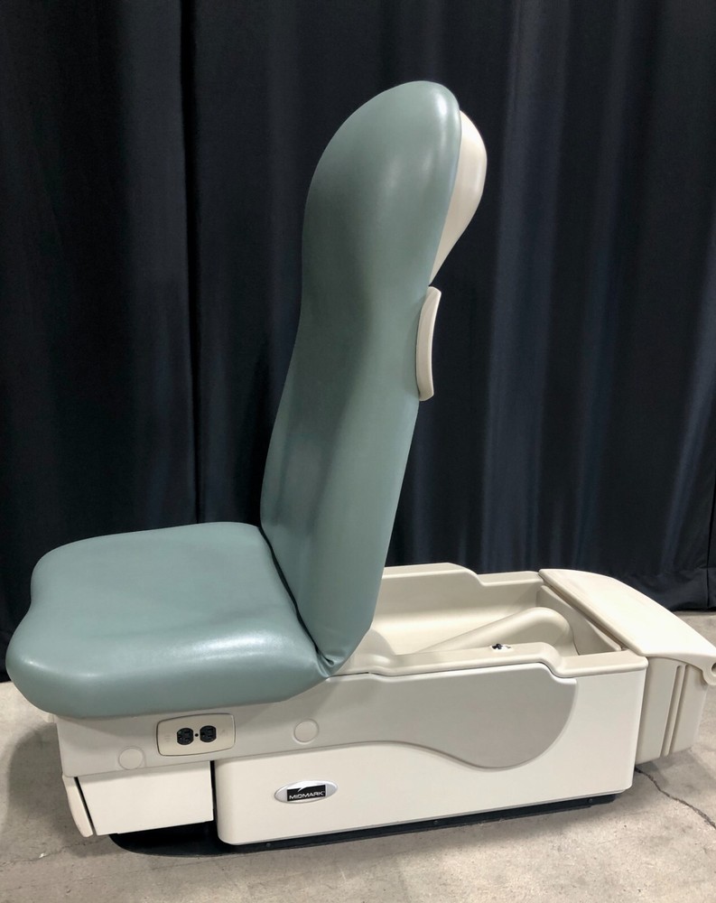 Midmark 623-007 Barrier Free Power Exam Table with Footswitch & Hand Controller