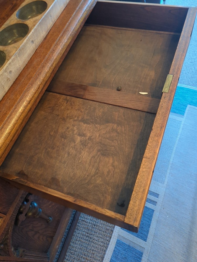 Sideboard Buffet Vintage With Mirror. Very Nice.