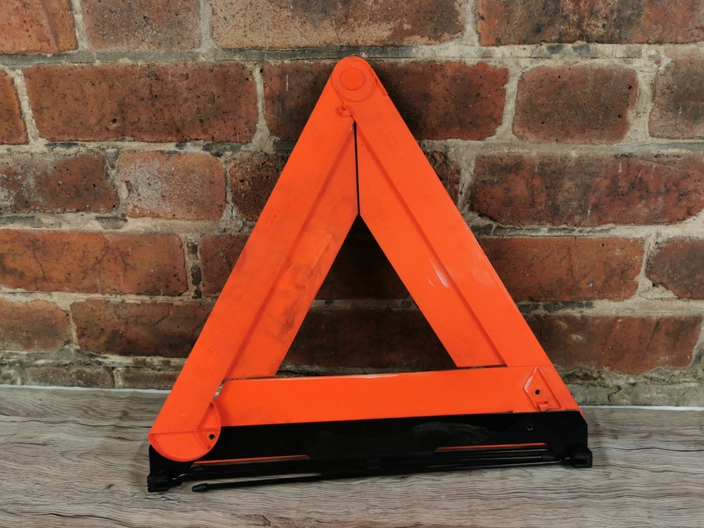 2005 MERCEDES BENZ E-CLASS WARNING TRIANGLE A2118900397