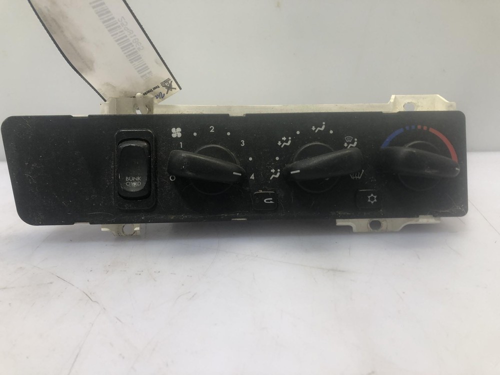2007 Freightliner C120 CENTURY Heater & AC Temp Control: 3 Knobs, 3 Buttons