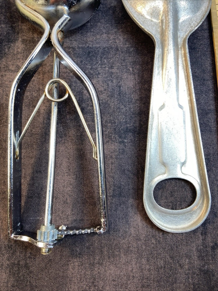 4 Ice Cream Scoops/Spoons, Vintage, Short’ning Spoon