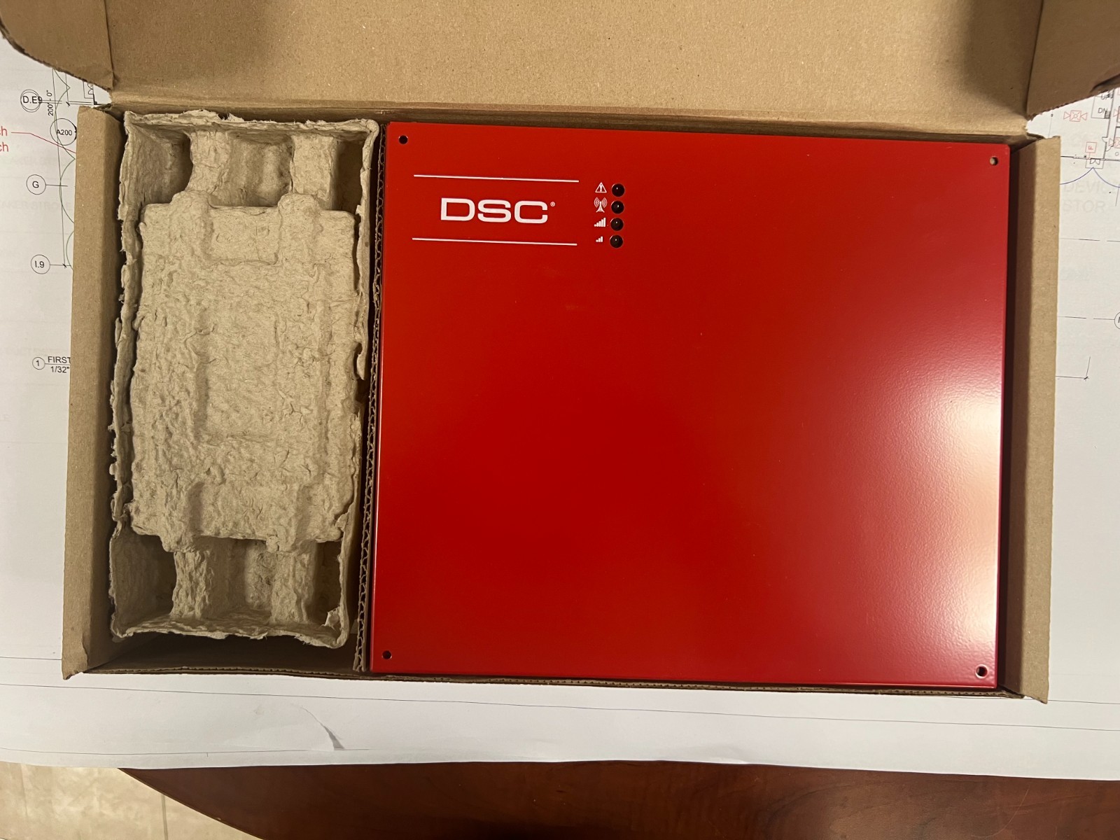 DSC LE4010CF-AT LTE WIRELESS ALARM COMMUNICATOR