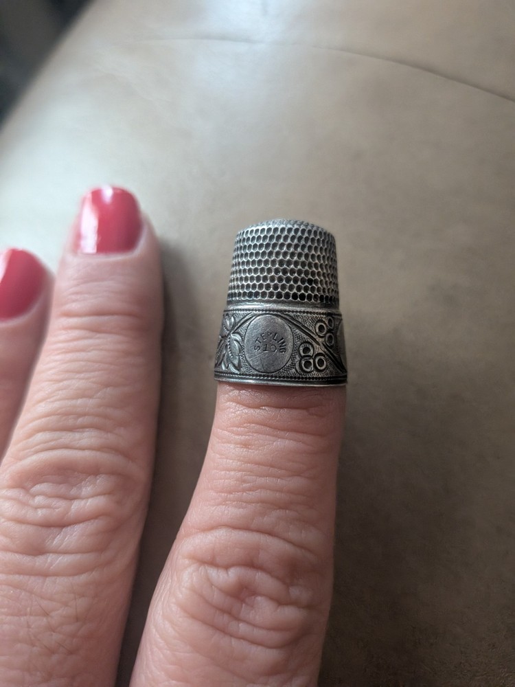 antique sterling silver thimble 10