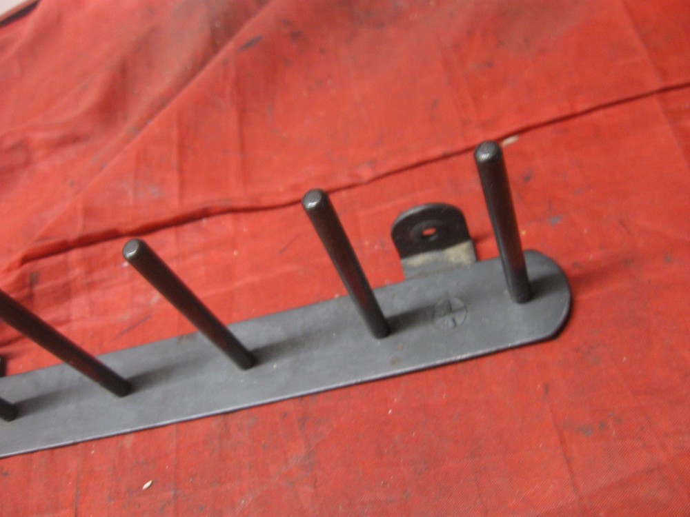 VINTAGE SINGER THREAD SPOOL BOBBIN HOLDER WITH SCREWS SIMANCO 136001 BLACKSIDE