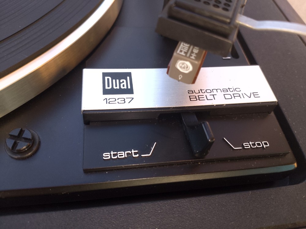 Dual 1237 Turntable, Operates Manually, Auto Func Not Working, Sounds Very Good
