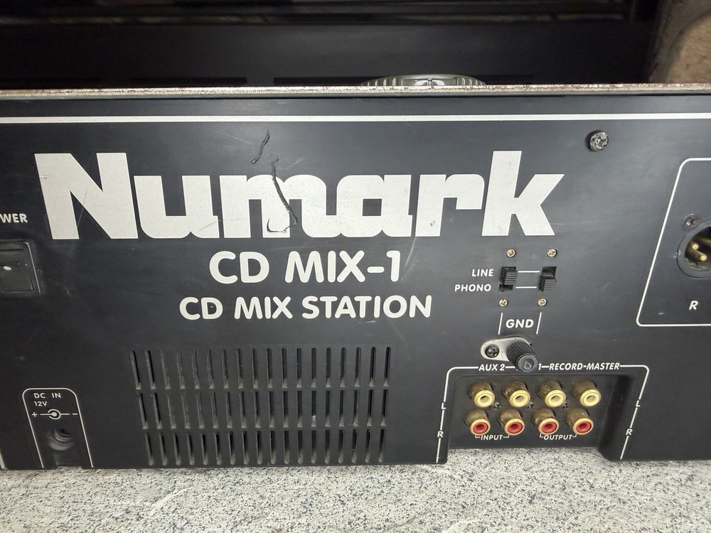 Numark CD Mix 1 Professional CD Mixing Console POWERS ON