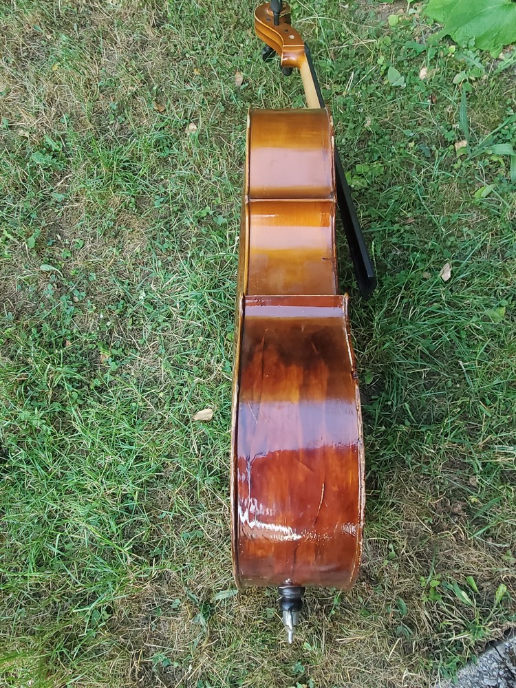old Cello, needs repair!