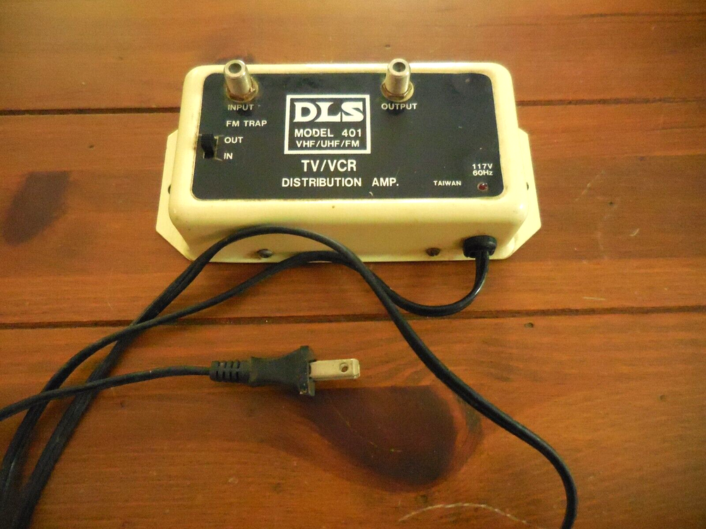DLS Model 401 TV/VCR Distribution Amp