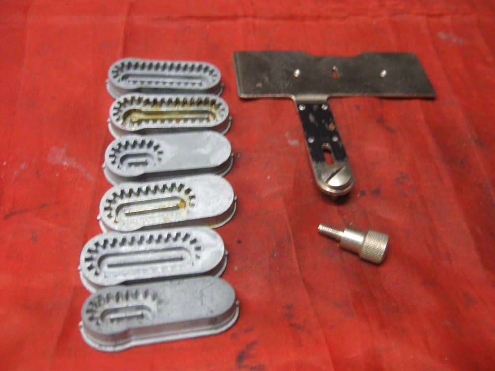 Singer Sewing Machine 6 Different Buttonholer Templates Buttonhole Vintage