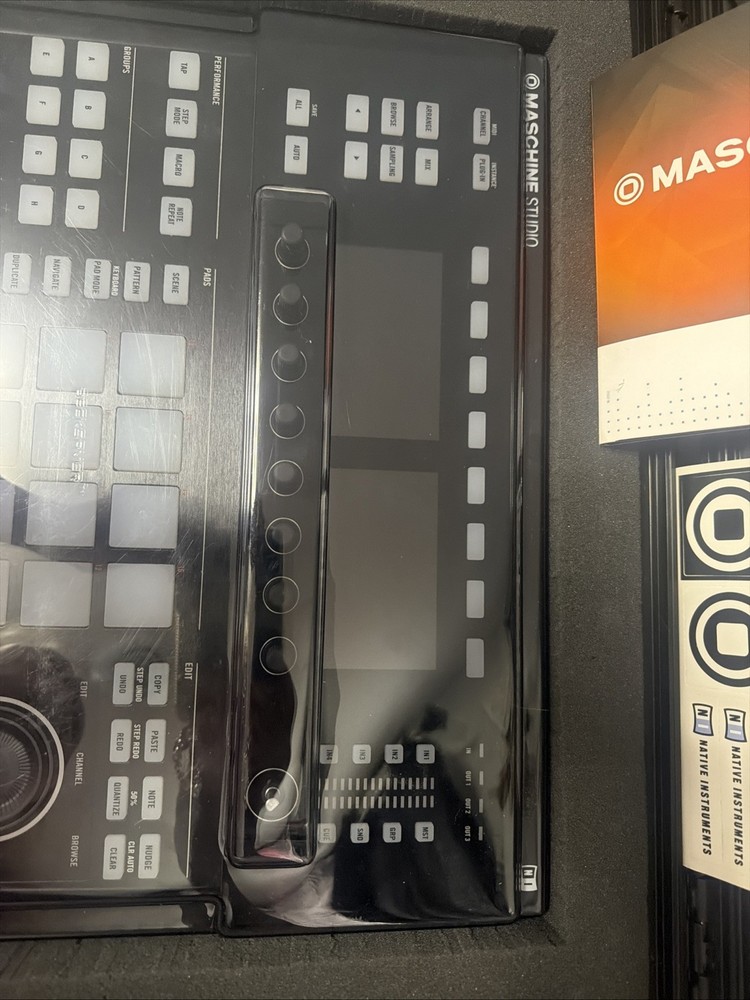 Native Instruments Maschine Studio Music Mixer & Software- Hard Case New