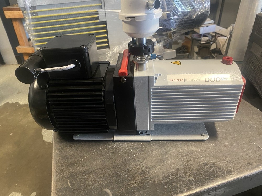 Pfeirffer duo11 Vacuum Pump