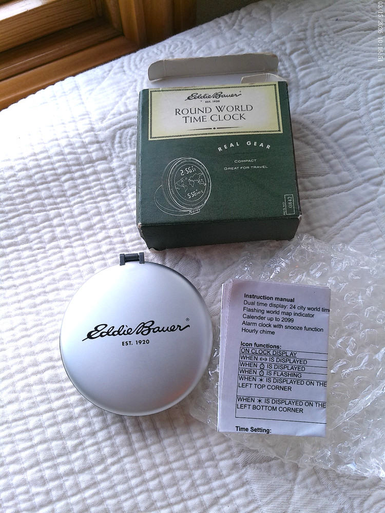 EDDIE BAUER REAL GEAR ROUND WORLD TIME CLOCK COMPACT MAP ALARM TIME ZONE DISPLAY