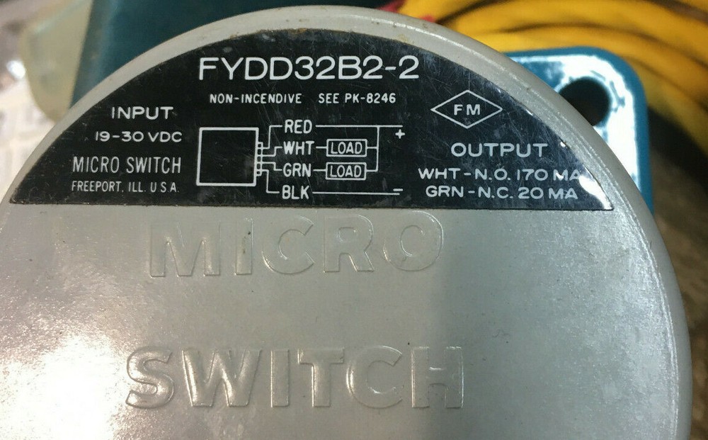 MICRO SWITCH FYDD32B2-2 PROXIMITY SWITCH NON-INCENDIVE (NEW-OLD STOCK)