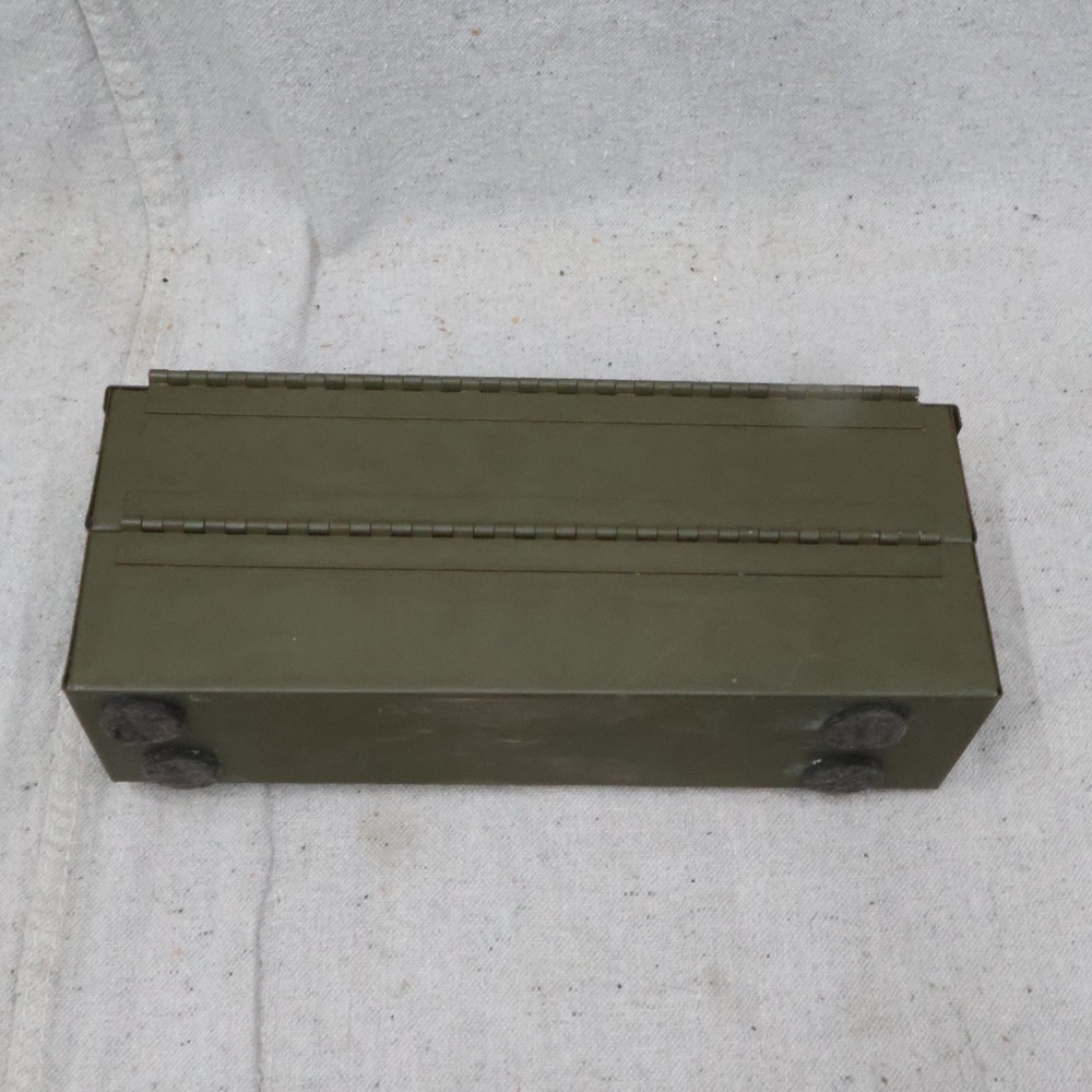 WWII US Army Signal Corps Case CS-137 Crystal Storage Box