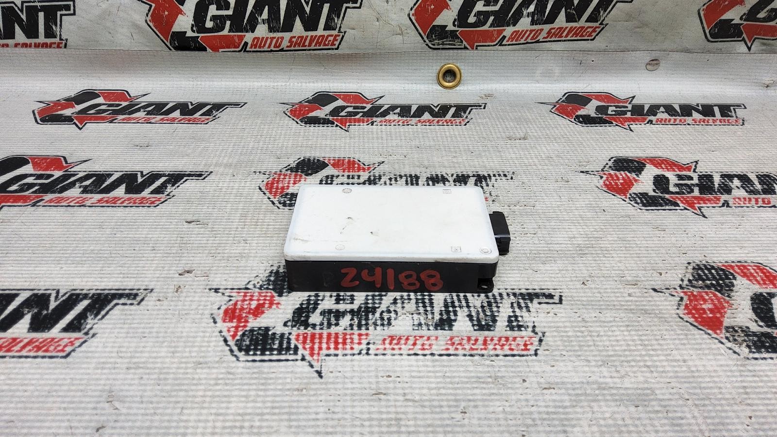 18 19 MERCEDES GLC300 REAR BLIND SPOT RADAR MODULE OEM A0009052504