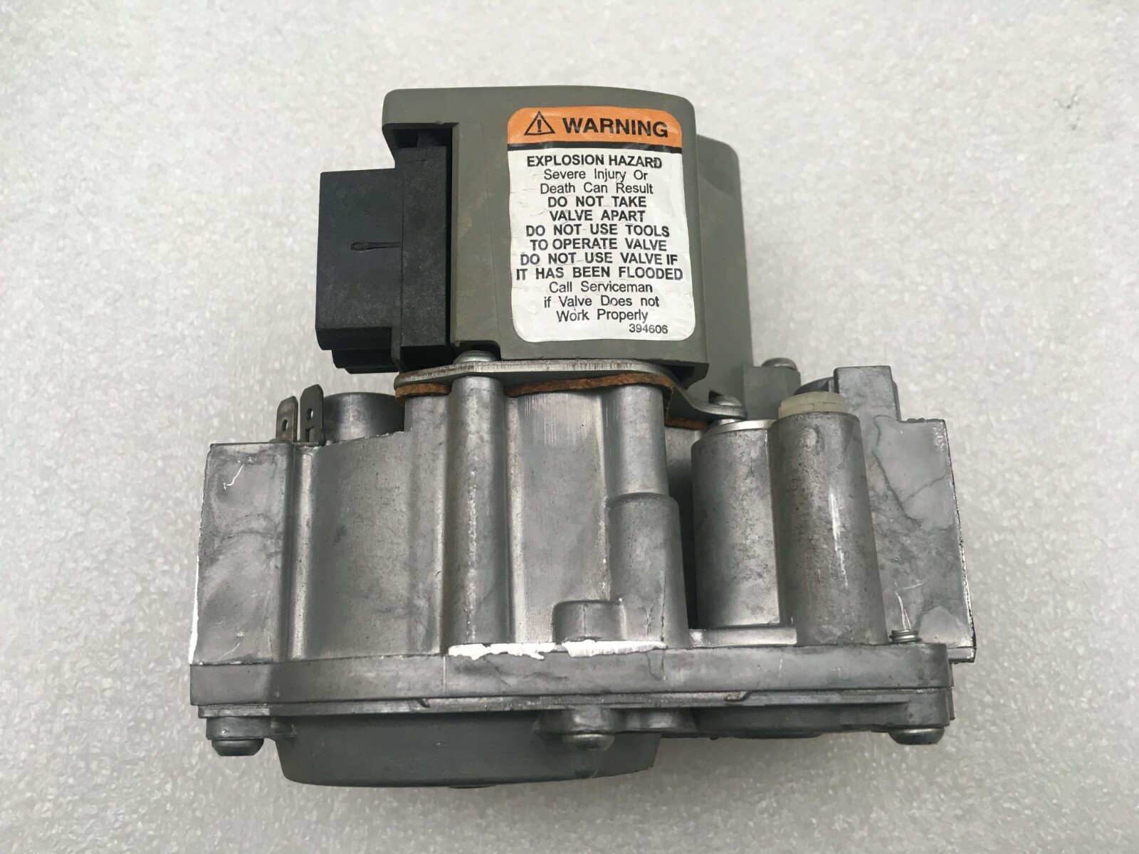 Honeywell VR8205H8016 HVAC Furnace Gas Valve Rheem Ruud 60-22866-01 used #G26