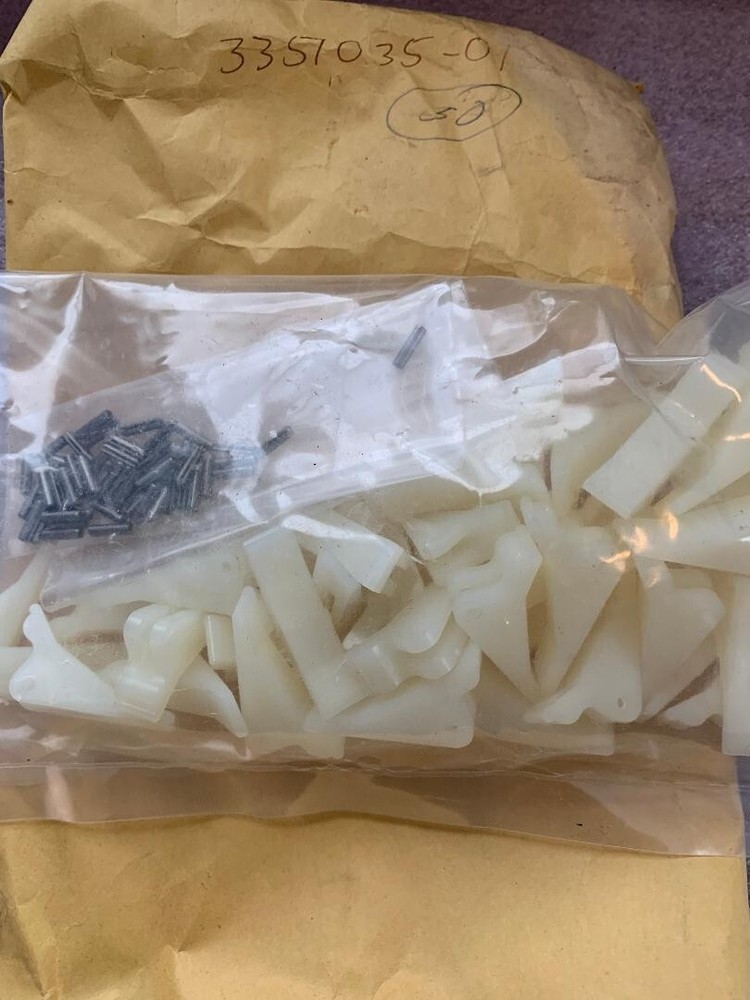 '1 PIECE' - PN# 3351035-01 - ARTENNE/ELECTRO FLEX - RETAINER EJECTOR