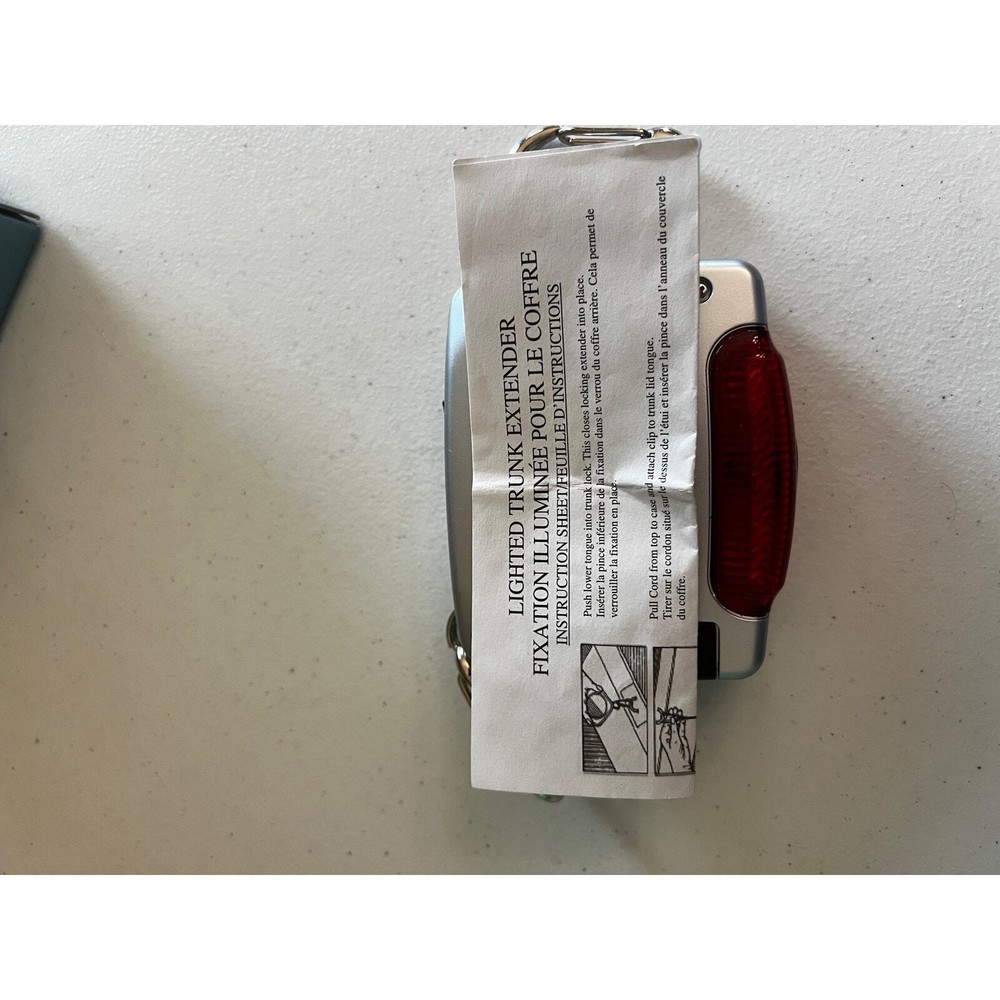 Ventage Avon Lighted Trunk Extender With Emergency Flash