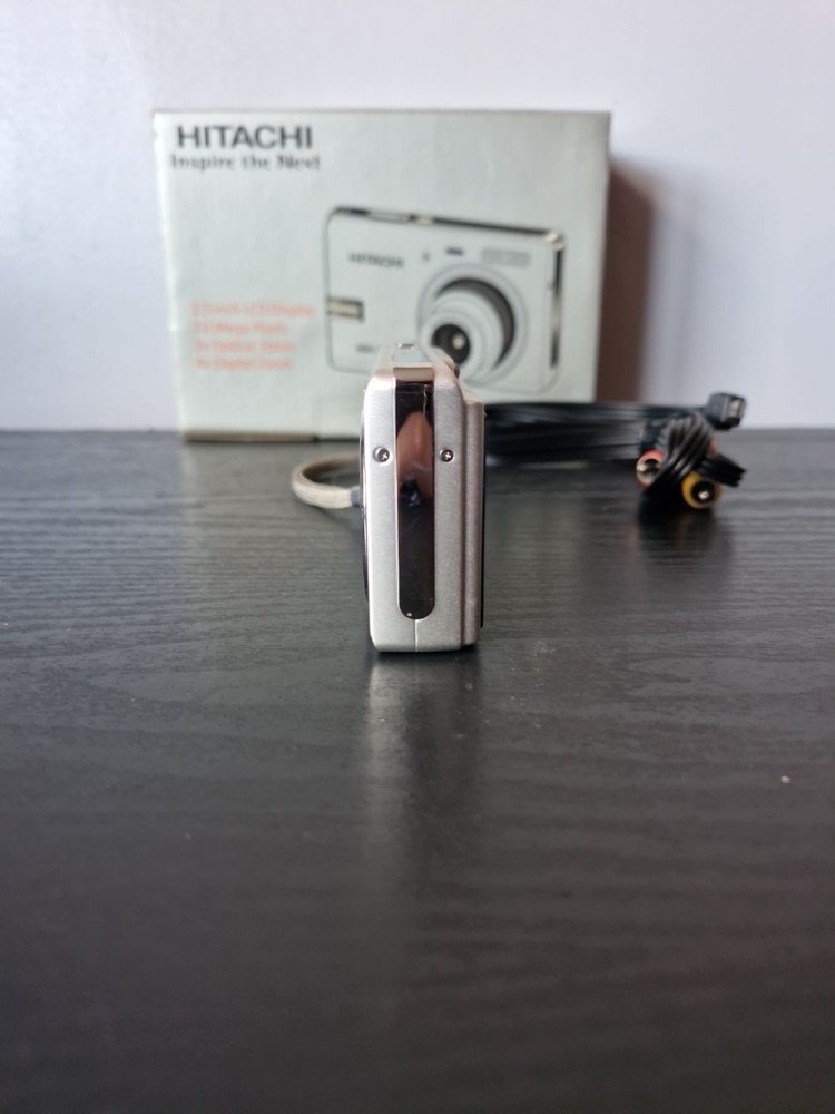 Hitachi Digital Camera HDC-756E 7.0MP Silver