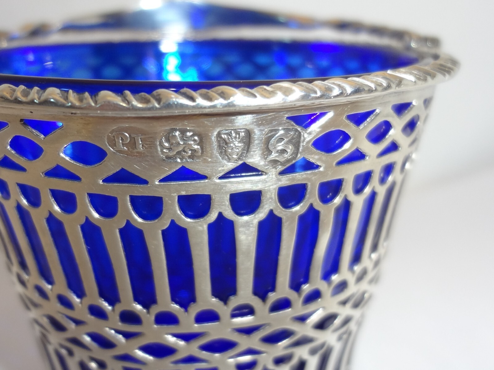 George III 1773 London PHILIP FREEMAN Sterling Silver & Glass Salt Cellar Basket