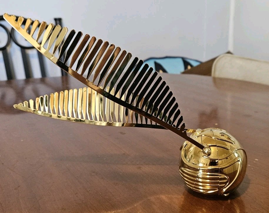 Harry Potter Golden Snitch Desk Quartz Battery Clock Untested