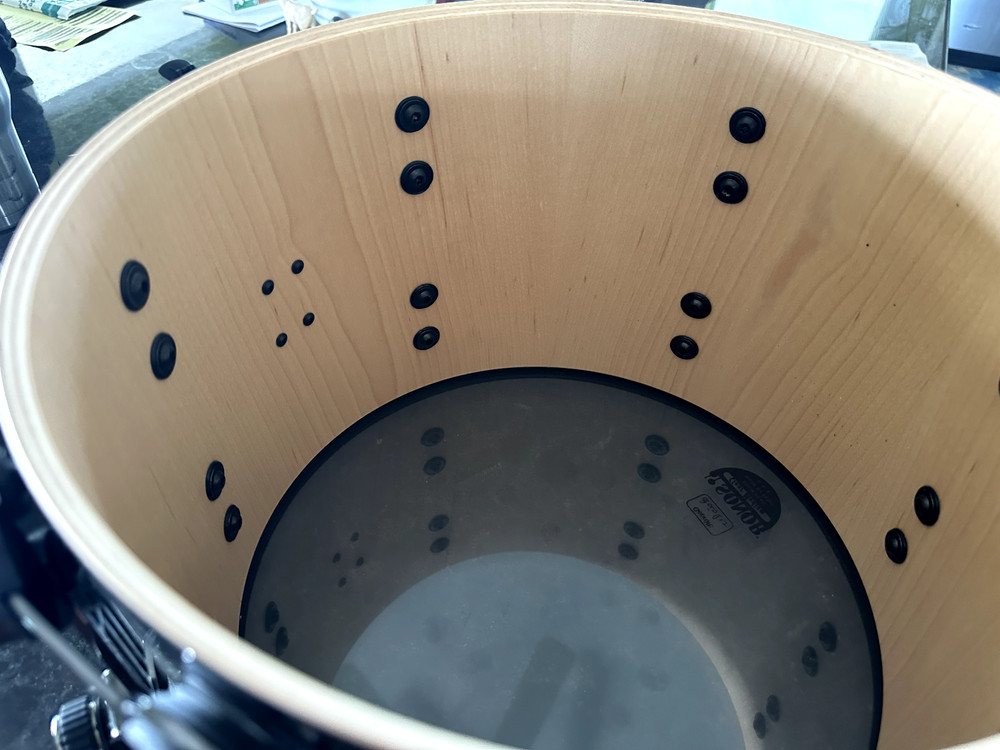 SONOR SQ2 13' X 9" TOM MEDIUM MAPLE BLACK SPARKLE WITH BLACK CHROME HARDWARE