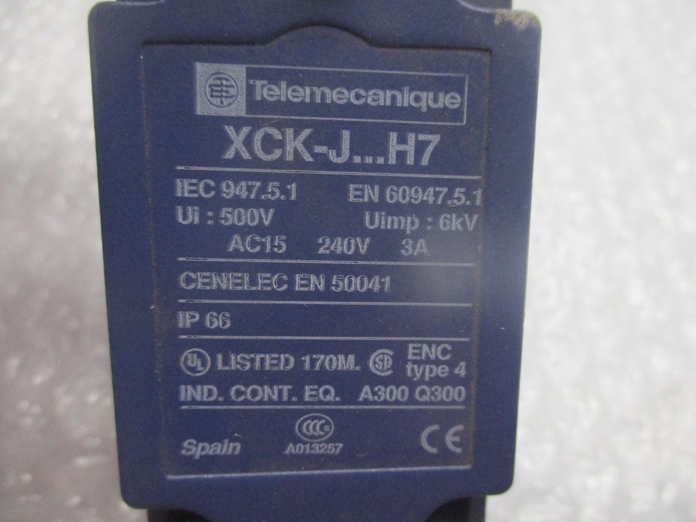 TELEMECANIQUE XCK-J H7 SWITCH (AS PICTURED) UNMP