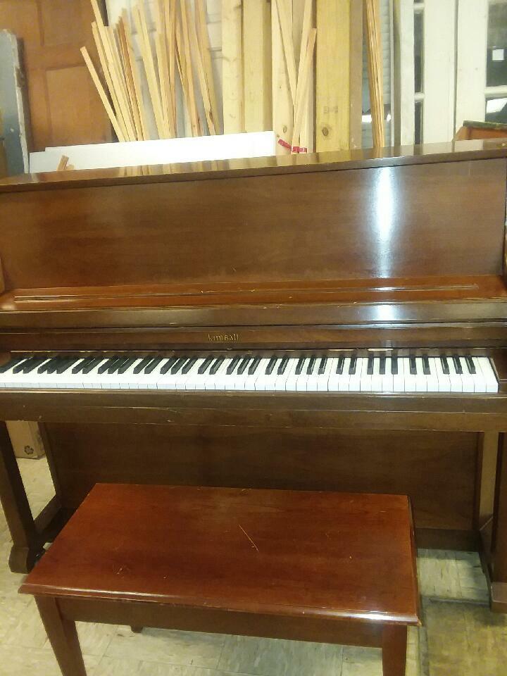 KIMBALL UP RIGHT PIANO