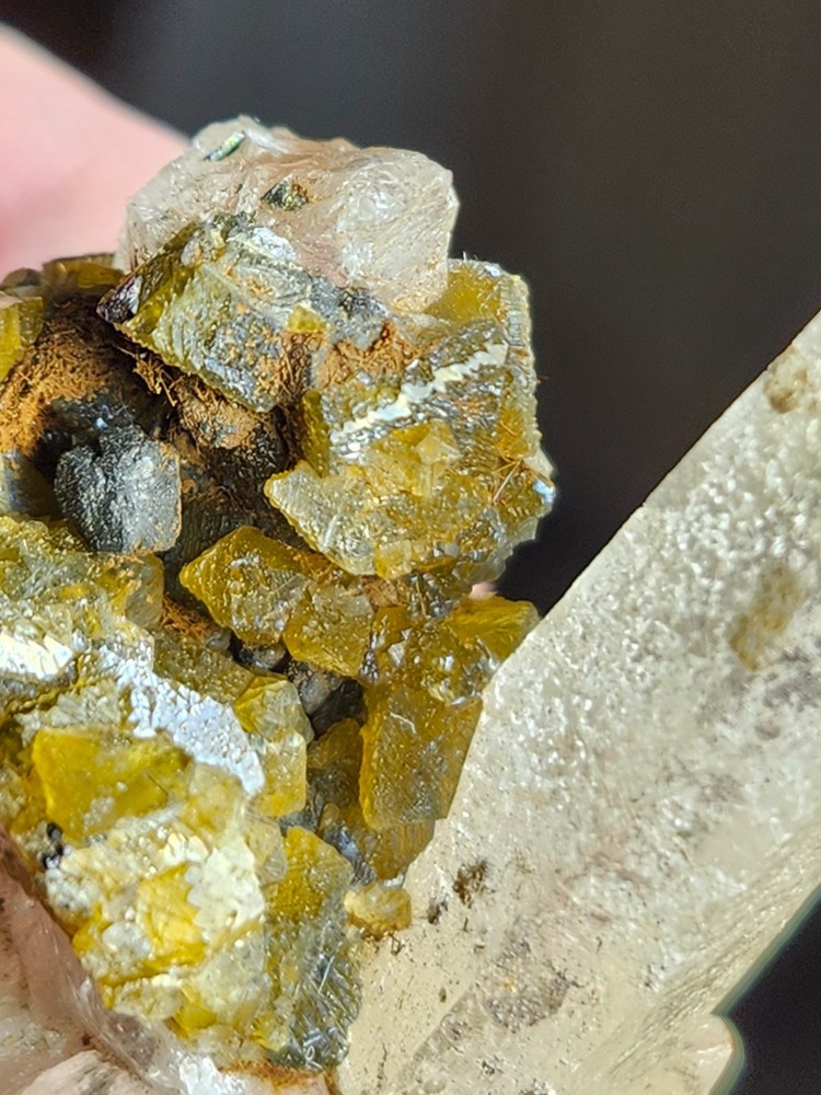 Quartz, Siderite, Fluorescent Apatite, Peru