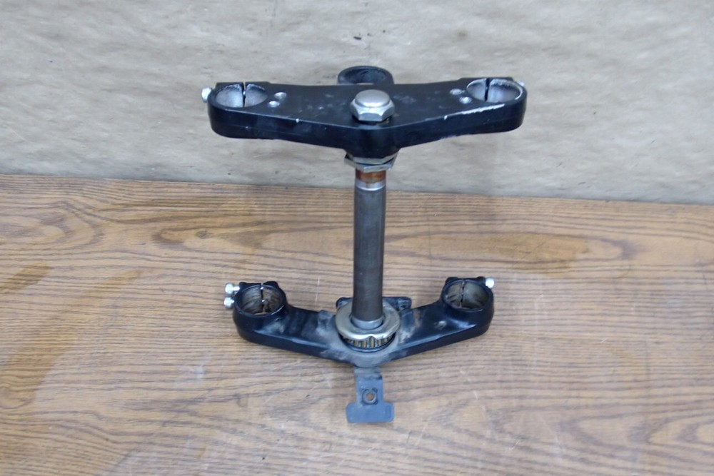 2001 TRIUMPH TROPHY 900 TRIPLE TREE STEERING STEM