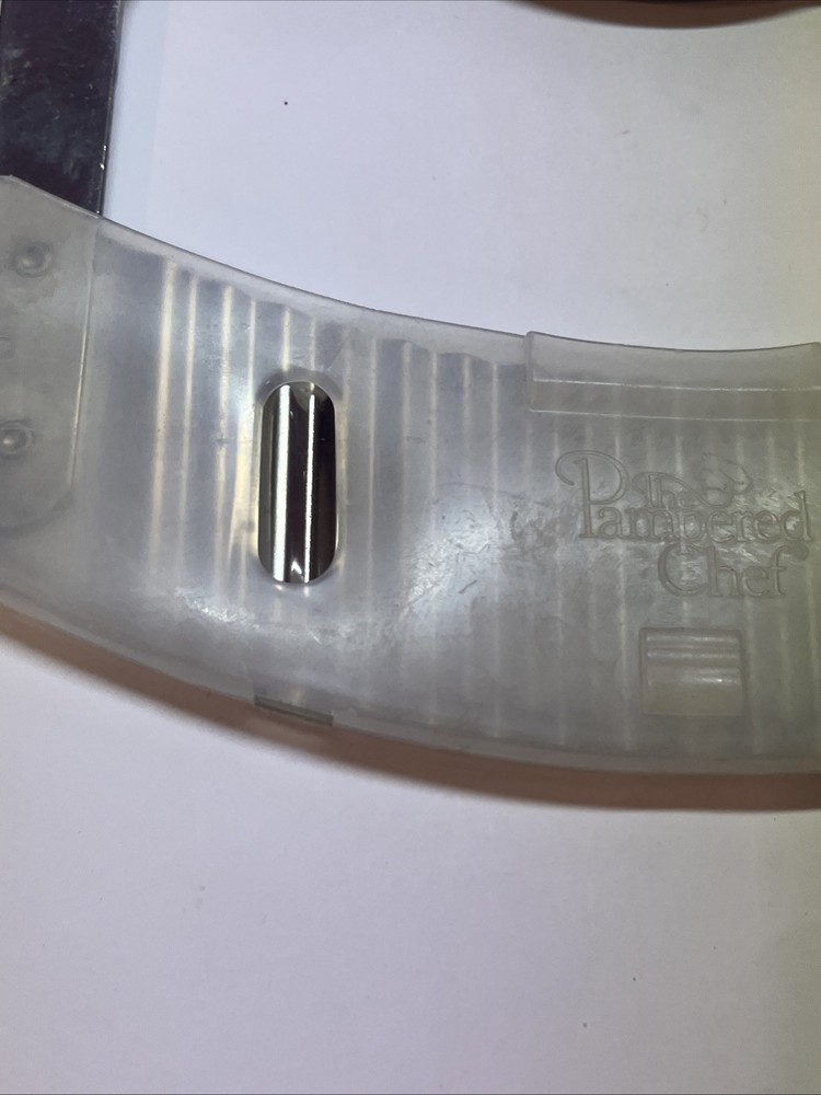 PAMPERED CHEF HAND HELD ROCKING SERRATED SLICER/CHOPPER