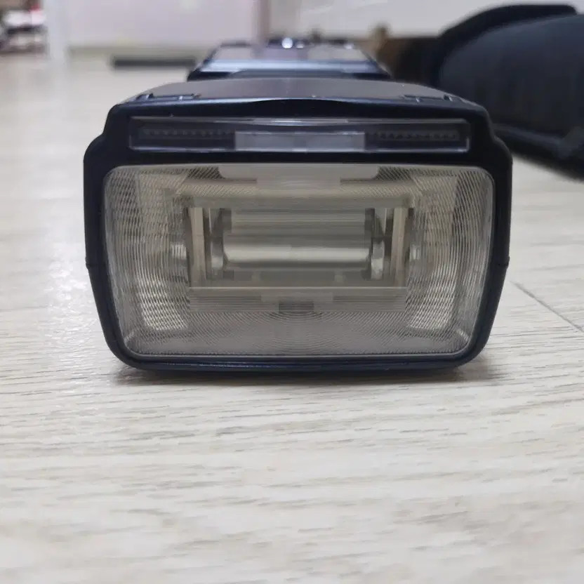 Nikon SB-900 Speedlight Flash with Accessories & Wireless Control Official