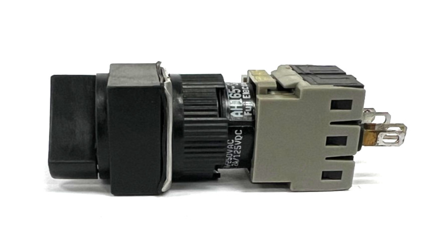 FUJI ELECTRIC AH165-SP2 SELECTOR SWITCH 2NO/2NC 250 AC/DC