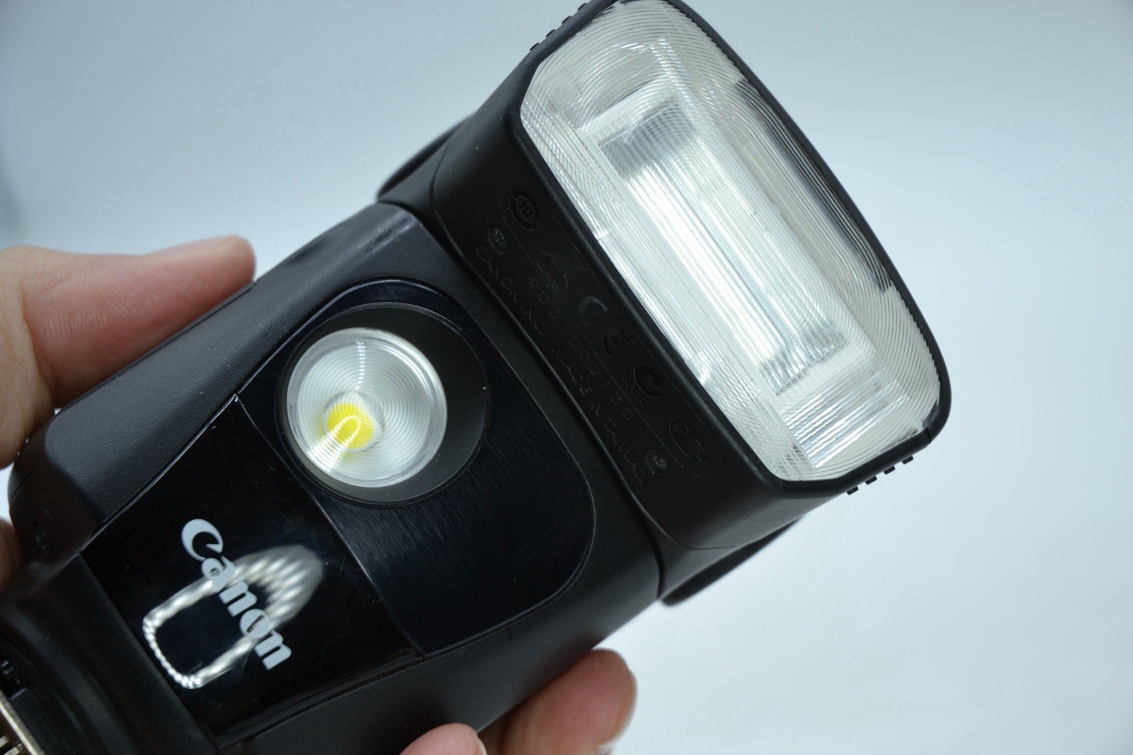 Canon Speedlite 320EX Hot Shoe Flash