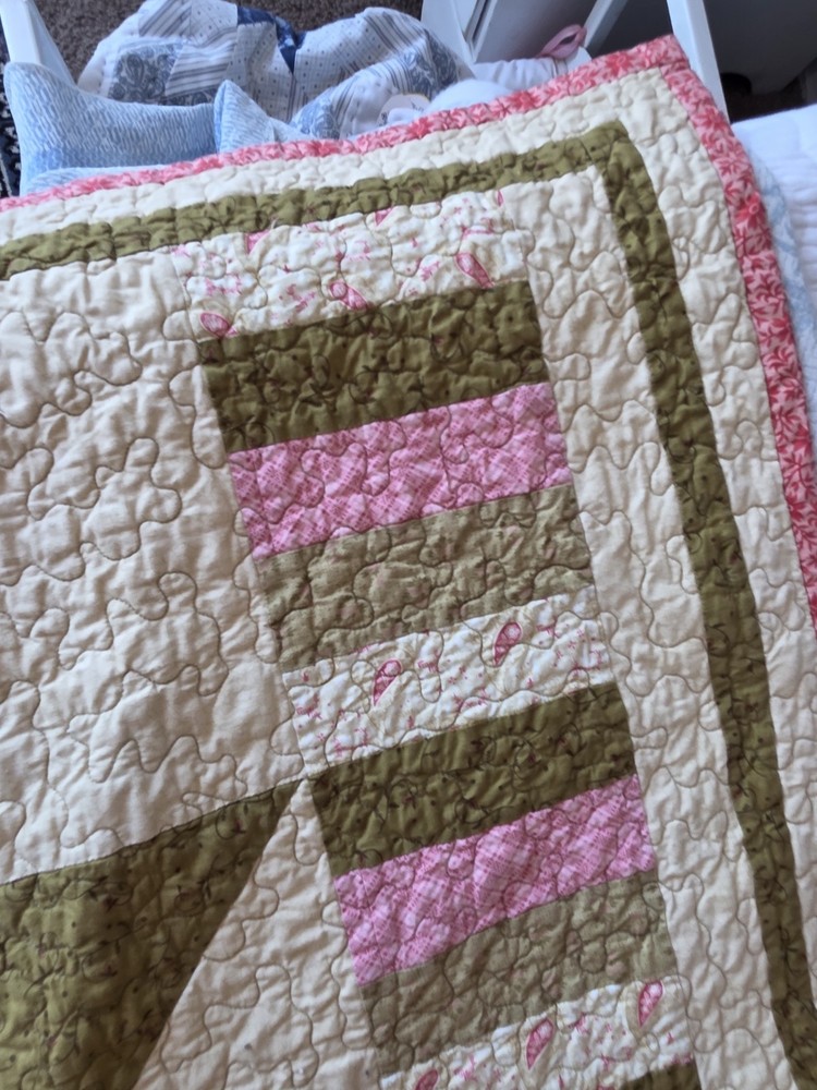 Small Star Quilt 42"×57"