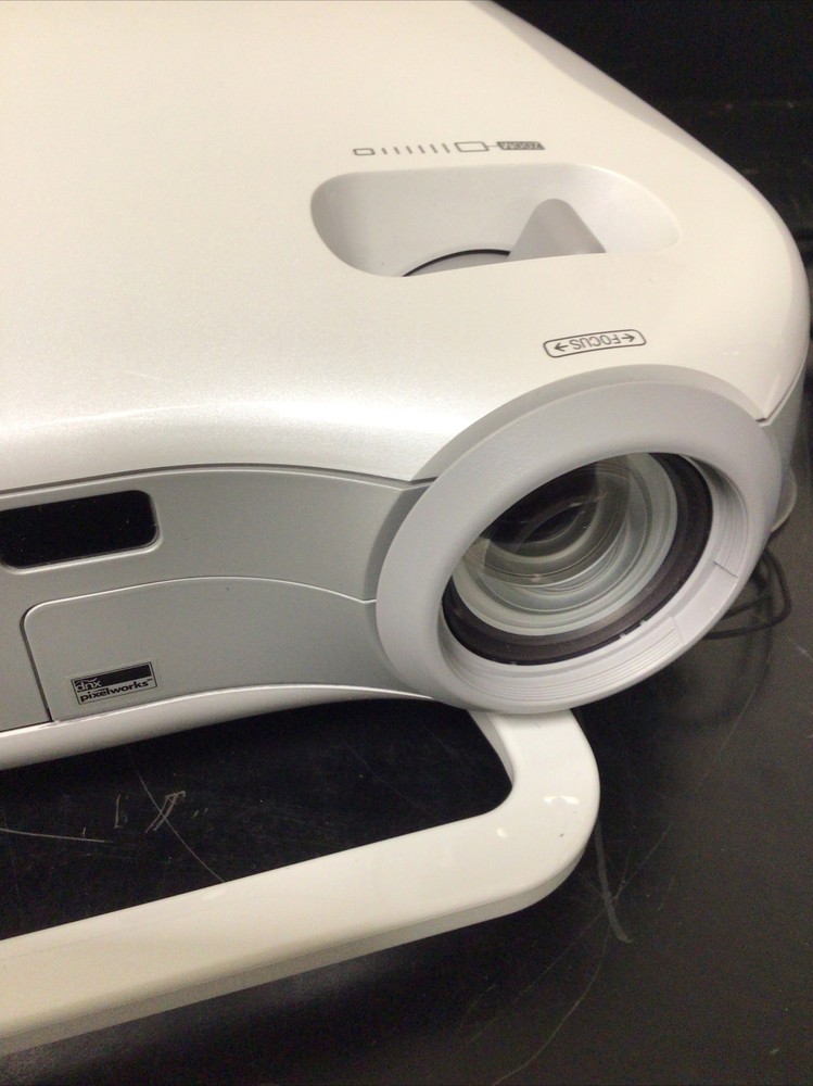 NEC Model VT470 Desktop Projector With Cords