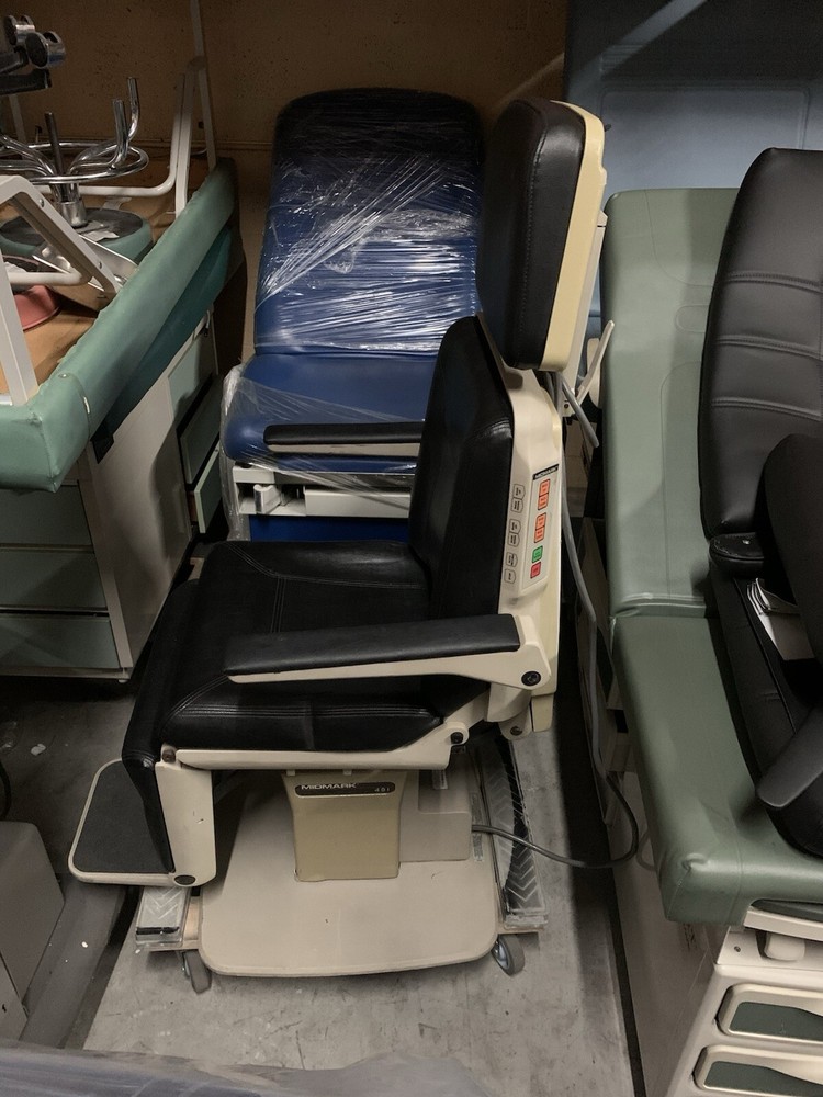Midmark 419 procedure chair