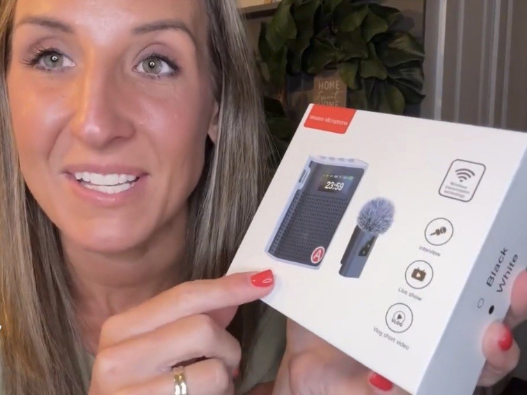 Voice Amplifier Wireless Microphone/Handheld Mic- Bluetooth Portable Speaker -