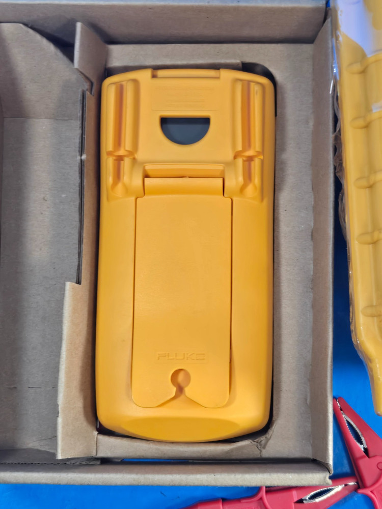 Fluke 712b RTD Calibrator Pristine!