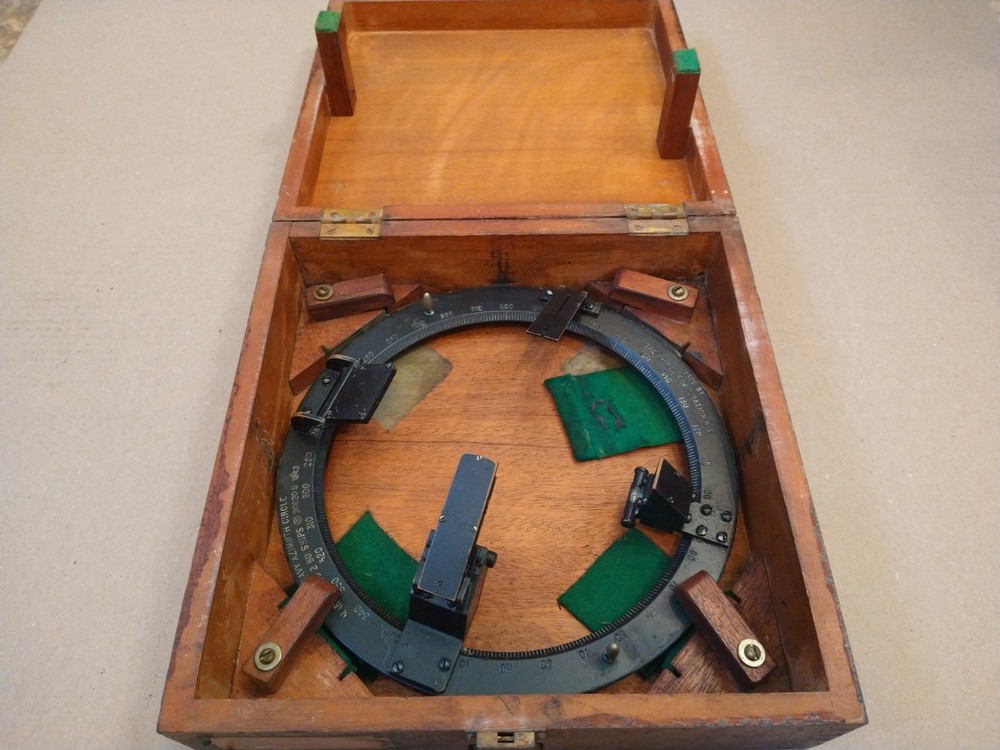 WW2 USN U.S. Navy Compass Bearing Circle in Wood Case Mark 3 1943