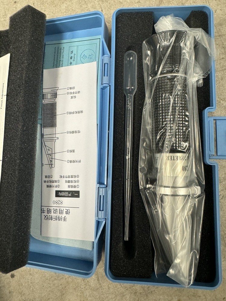 Fbd 02-2001-0001 0-30 BRIX REFRACTMETER WITH FLATHEAD SCREWDRIVER & PIPETTE.