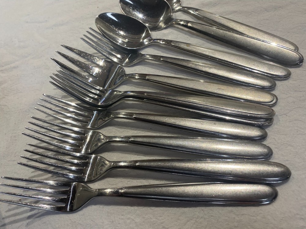 ONEIDA STAINLESS FLATWARE "PENNINSULA/LAURA" (11) PC SET MIX LOT