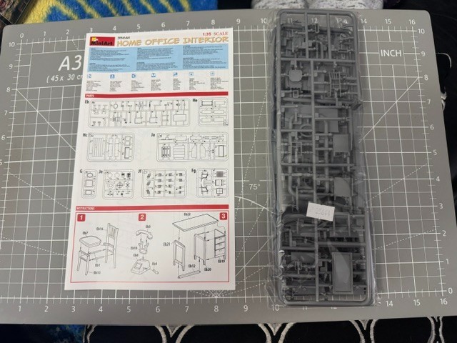 Miniart 1/35 Scale Home Office Interior Model Kit #35644 Open Box!
