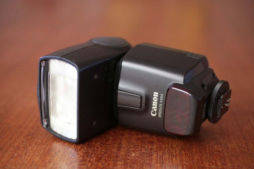Canon 430 EX camera flash