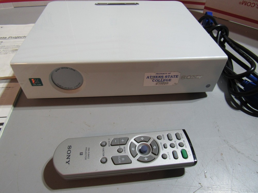 SONY VPL-CS5 SVGA LCD Data Projector