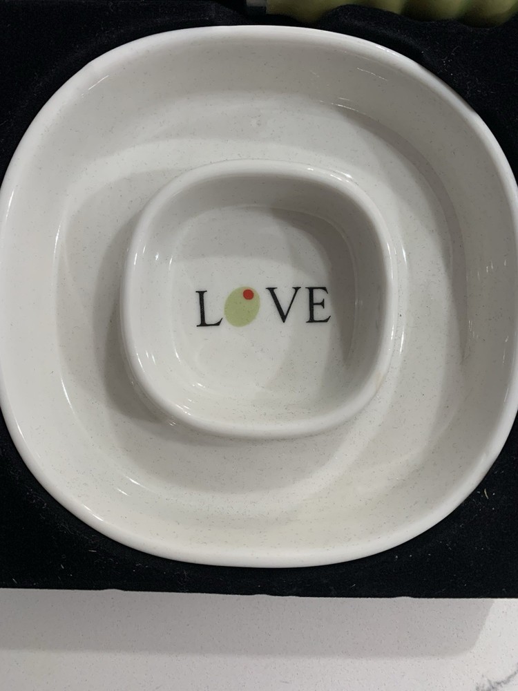 Kate Aspen “Olive You” Ceramic Olive Dish And Spreader Set. Pre-owned, In Box.￼