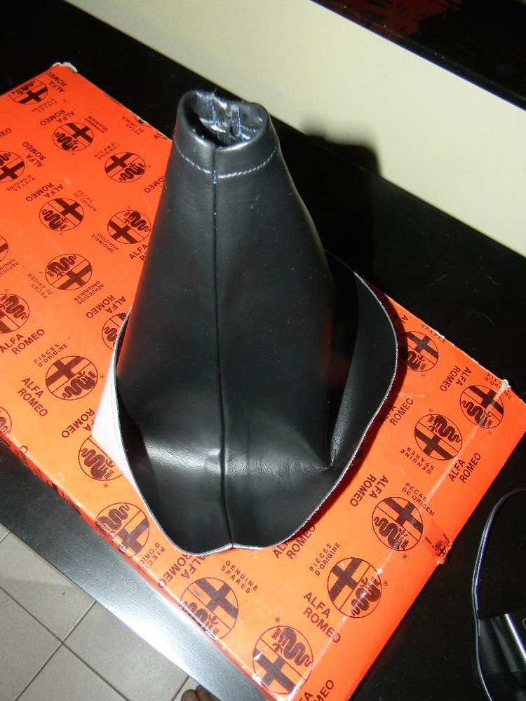 Alfa Romeo Spider Shift Boot 86-94