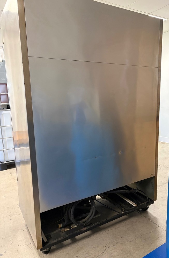 True TS-49F Two Section Reach-In Freezer