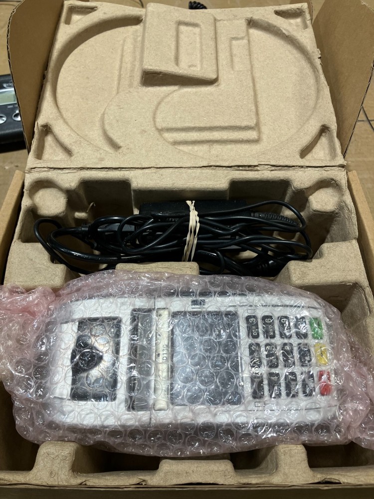Verifone VX520 Credit Card Machine Terminal Reader with VX805 Card Reader
