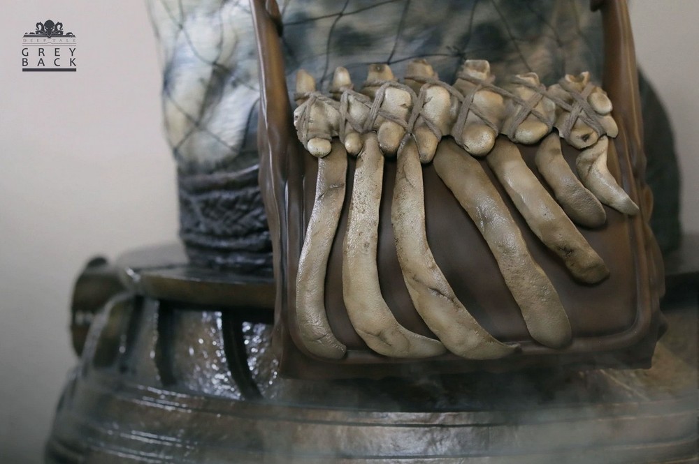 DeepTale Predator 2 Greyback Elder Predator 1/1 Half Body Statue DX Edition